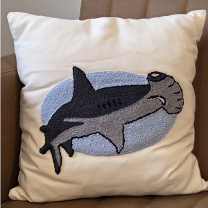 ÇEKİÇ BAŞ KÖPEKBALIĞI DESENLİ MİNDER